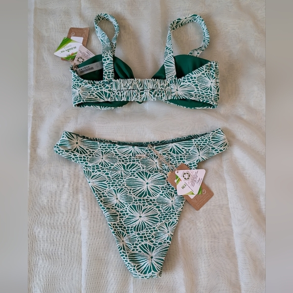 Berlook/ New With Tags / Medium / Green Floral Bikini Set - Picture 2 of 2